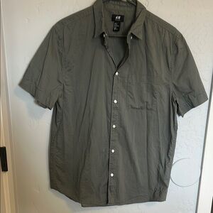 * 2 for $5 * H&M Men's Gray Short Sleeve Shirt